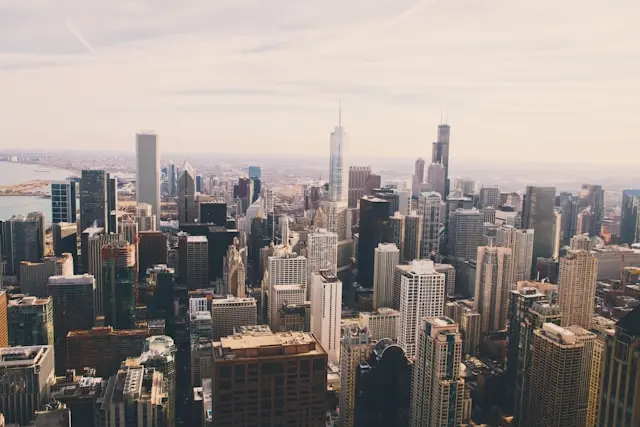 Skyline eines Finanzviertels mit Wolkenkratzern
