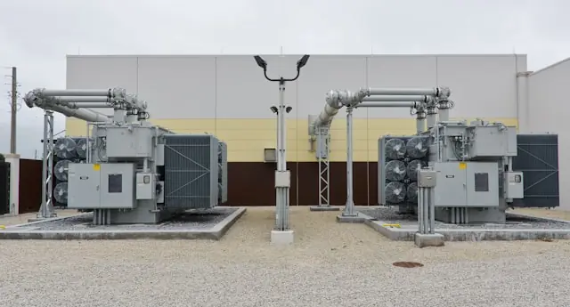 X-Energy IPO 2026 | DieSpekulanten X-Energy strebt den Börsengang an der Nasdaq unter dem Ticker XE an. Das Unternehmen entwickelt Mini-Atomreaktoren für Kunden wie Amazon, Dow und Centrica und hat zudem rund 1,2 Milliarden US-Dollar an Fördermitteln vom US-Energieministerium (DOE) erhalten.