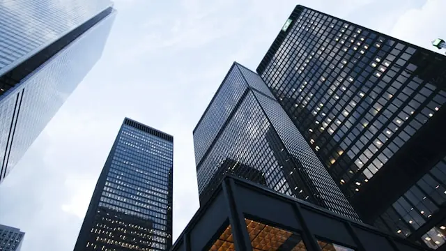 Commercial Bancgroup IPO: Infos Nasdaq-Börsengang | DieSpekulanten Commercial Bancgroup (CBK) bereitet den Börsengang an der Nasdaq vor. Die Tennessee-basierte Community Bank verwaltet eine Bilanzsumme von 2,3 Milliarden US-Dollar und hat seit 2008 fünf Banken übernommen.