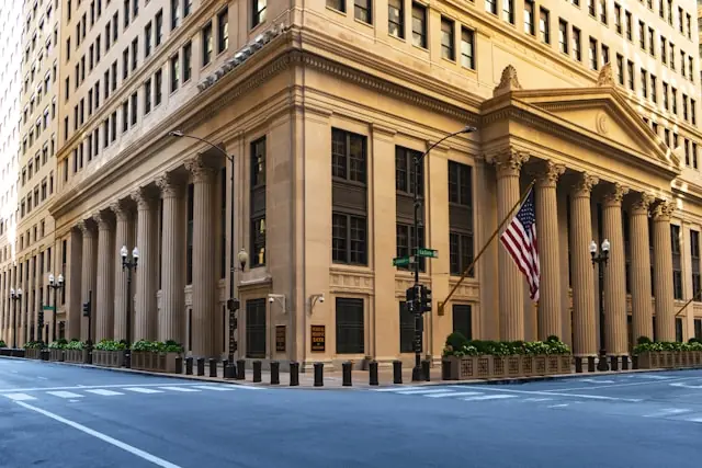 Kevin Warsh übernimmt die Fed unter Trumps Schatten Kevin Warsh übernimmt die Fed unter Trumps Schatten
