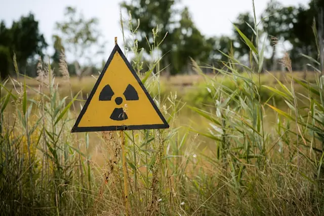 SMRs und Uran rücken als Investmentthema stärker in den Fokus | DieSpekulanten Kleine modulare Reaktoren gelten als möglicher Neustart der Kernenergie. Ein Blick auf NuScale Power, Oklo und Cameco zeigt, was Anleger derzeit beachten sollten.