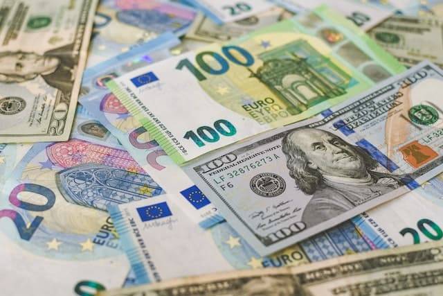 Absturz Euro Dollar Wechselkurs 2022